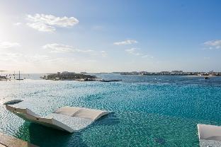 YOUR STAY Apartments Luxury Beachfront Living - Tap to explore photos