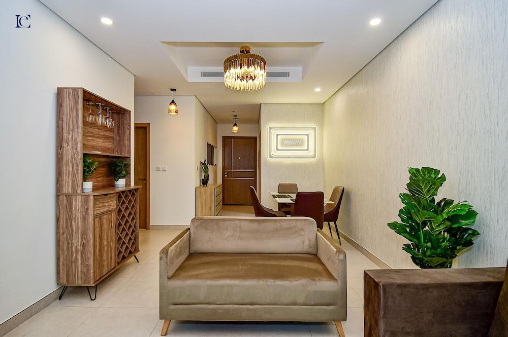 Stylish 1BR with Skyline View - THE BAY - Tap to explore photos