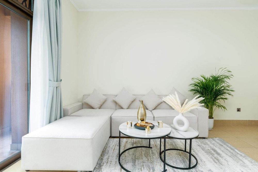 Stylish 1BD Apartment w/ Balcony, Downtown Dubai! - Tap to explore photos