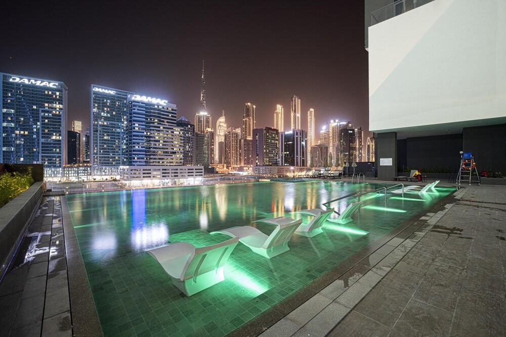 Waves - Impressive 1BR Apartment Close to Burj Khalifa - Tap to explore photos