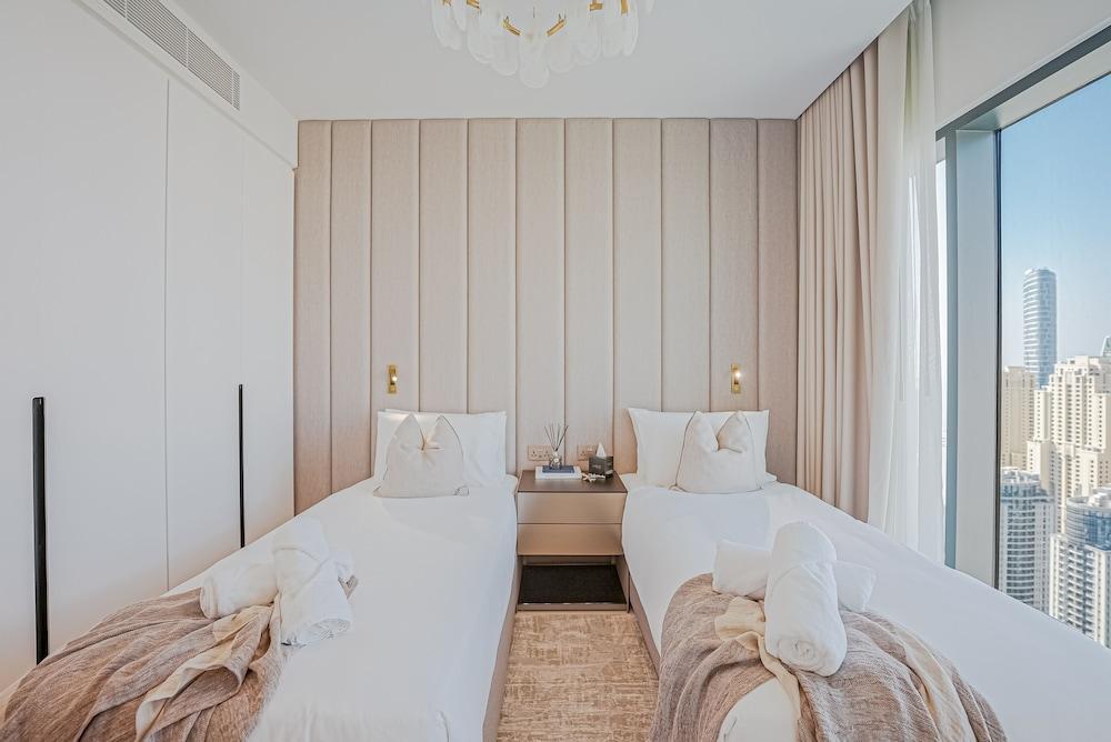 NEW Luxe 3BR - Vida Marina - Great Views - Tap to explore photos