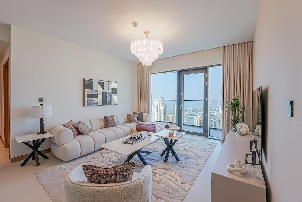 NEW Luxe 3BR - Vida Marina - Great Views - Tap to explore photos