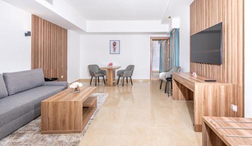 Pyramisa Apartments Hotel Dubai Room Type - Family Deluxe One Bedroom King