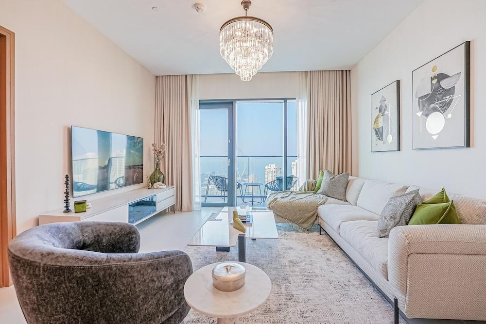 Modern 2BR HighFloor Haven - Vida Marina - Tap to explore photos