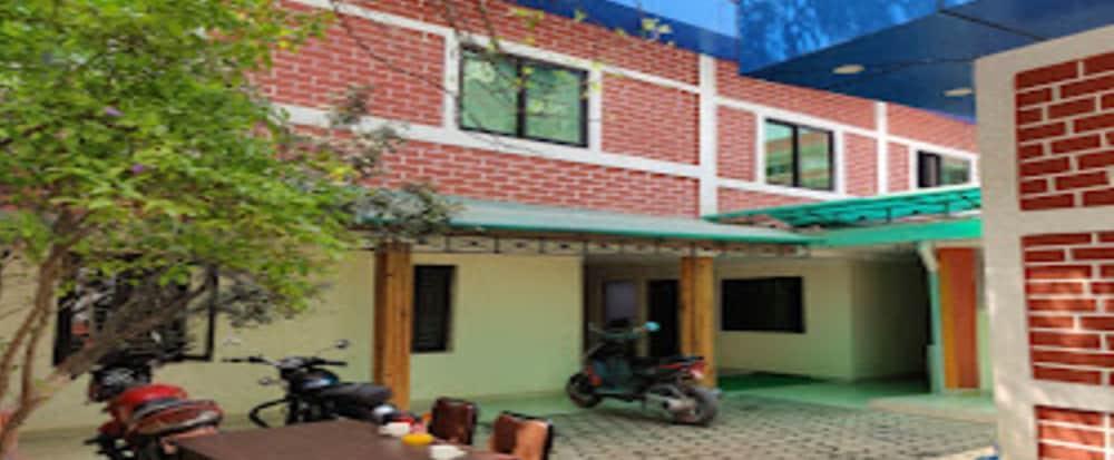 MeroStay 216 Hotel Manishankar - Tap to explore photos