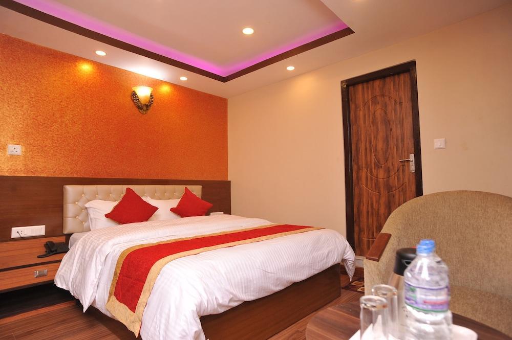 Hotel Aarati Room Type - Deluxe Single Room