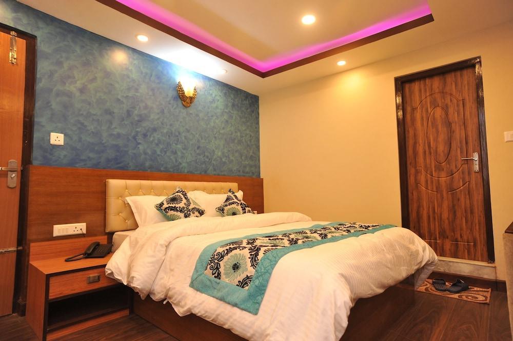 Hotel Aarati - Tap to explore photos