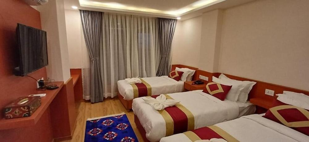 Hotel Yakroo Manang Room Type - Deluxe Triple Room