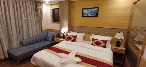 Hotel Yakroo Manang - Tap to explore photos