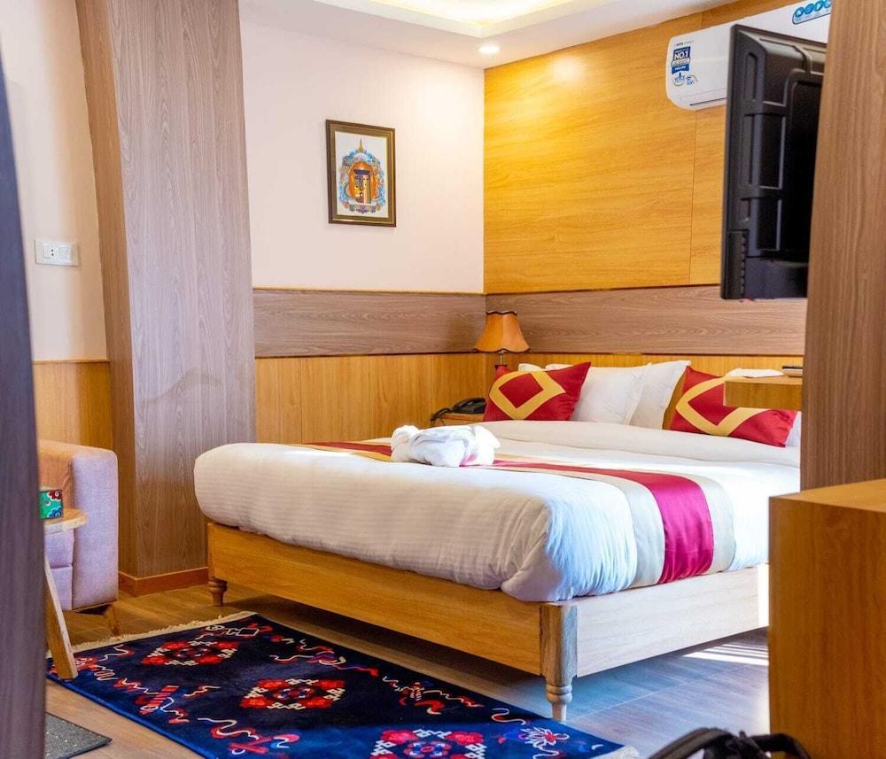 Hotel Yakroo Manang Room Type - Deluxe Apartment, Balcony, Mountain View