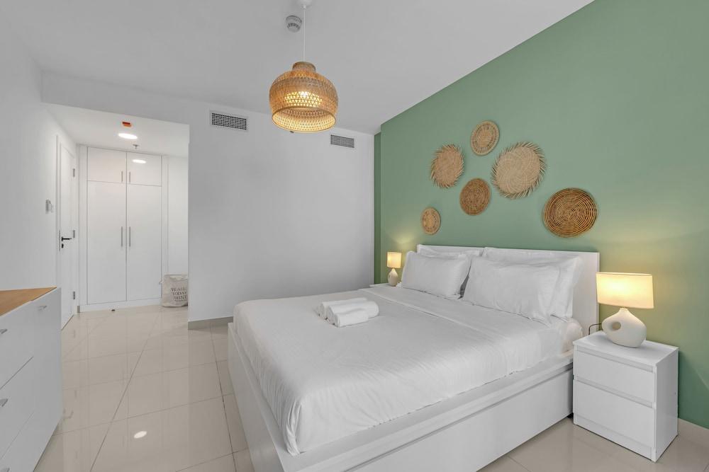 Waves - Charming Apt With Balcony, Minutes From The Beach Room Type - Elite Apartment