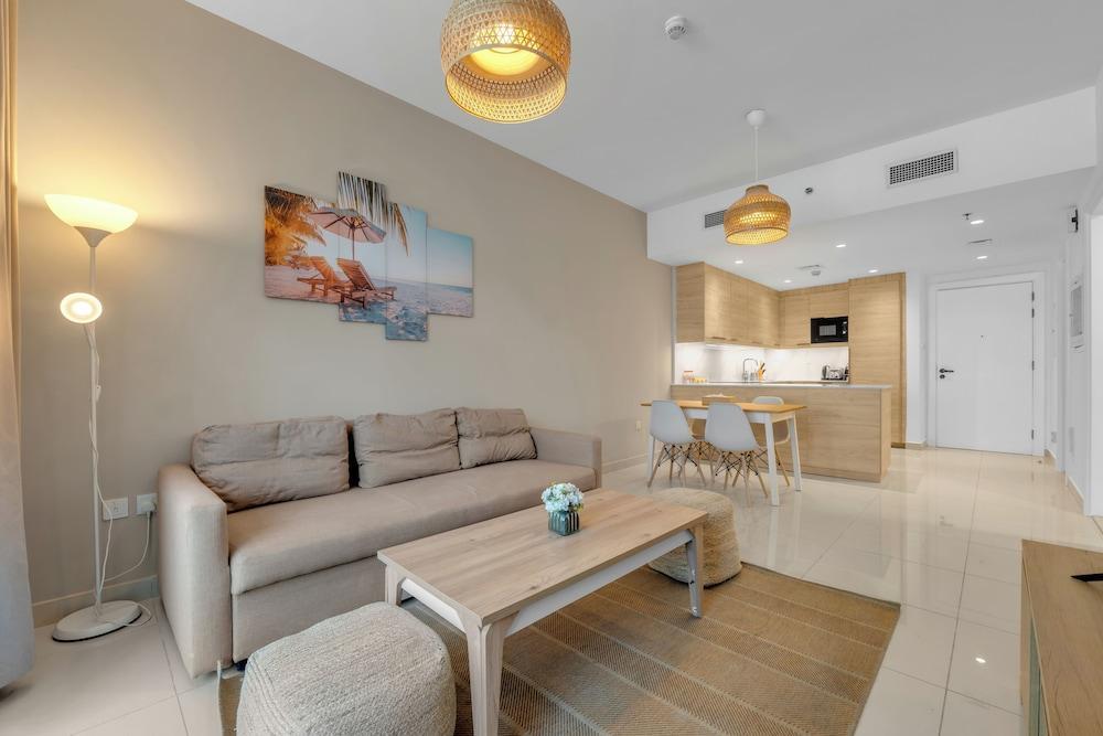 Waves - Charming Apt With Balcony, Minutes From The Beach - Tap to explore photos