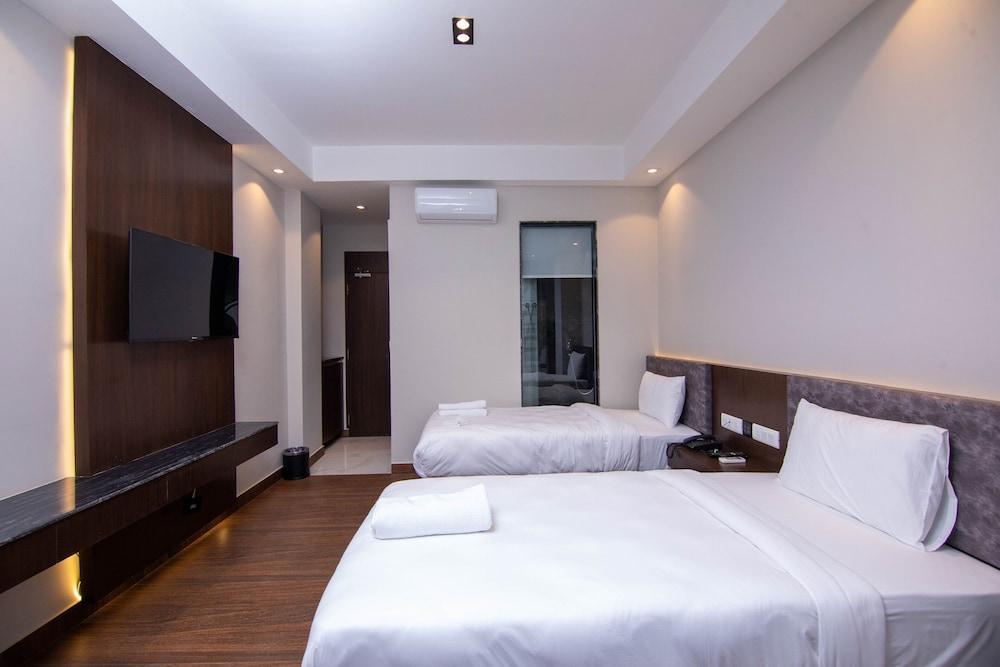 Lakhey Hotel Room Type - Deluxe Room