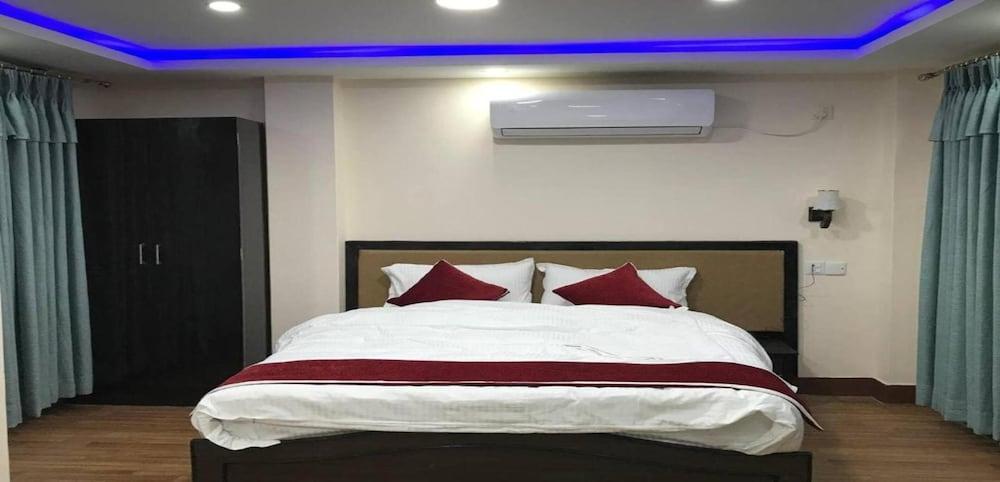 MeroStay  140 Hotel Paradise Room Type - Deluxe Room