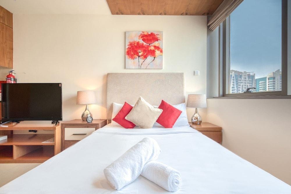 Restful Studio Apartment is Dubai Sports City