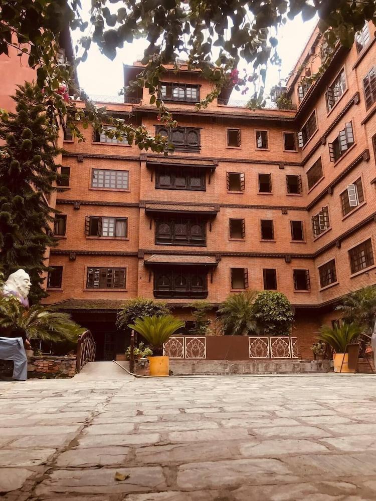 Courtyard Pujan Hotel