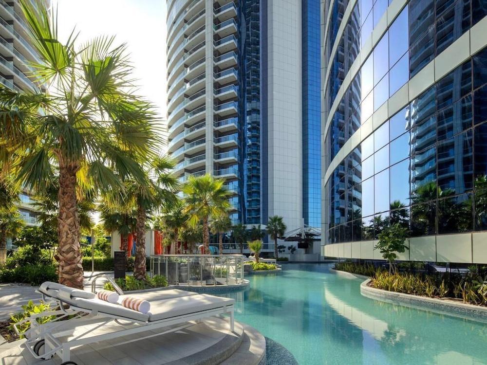 Midtown Gem, Luxurious Apartment With Balcony - Tap to explore photos