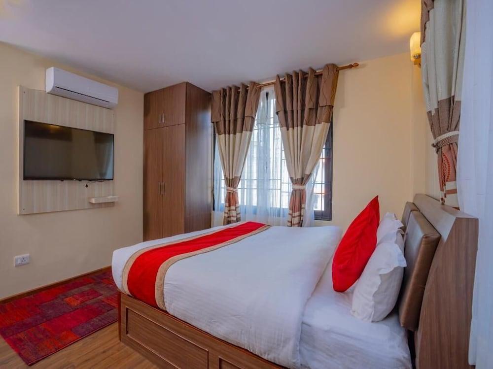 Hotel Deepshree Room Type - Deluxe Double Room