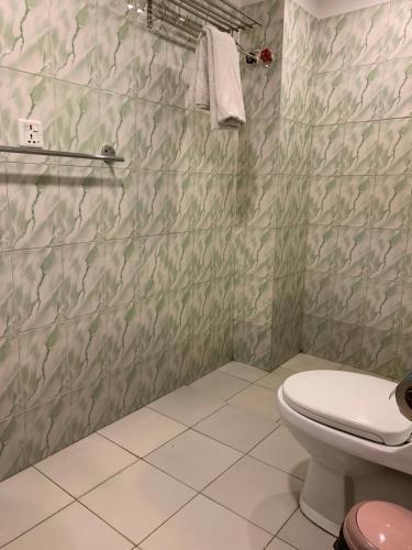 Redstone Regency Hotel - Tap to explore photos