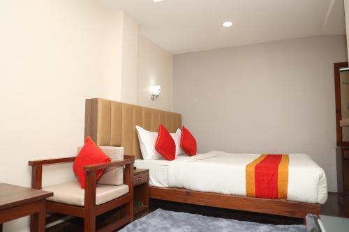 Redstone Regency Hotel - Tap to explore photos