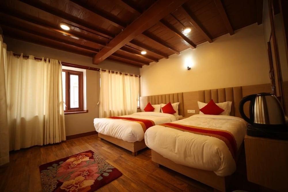 Redstone Regency Hotel Room Type - Deluxe Twin Room