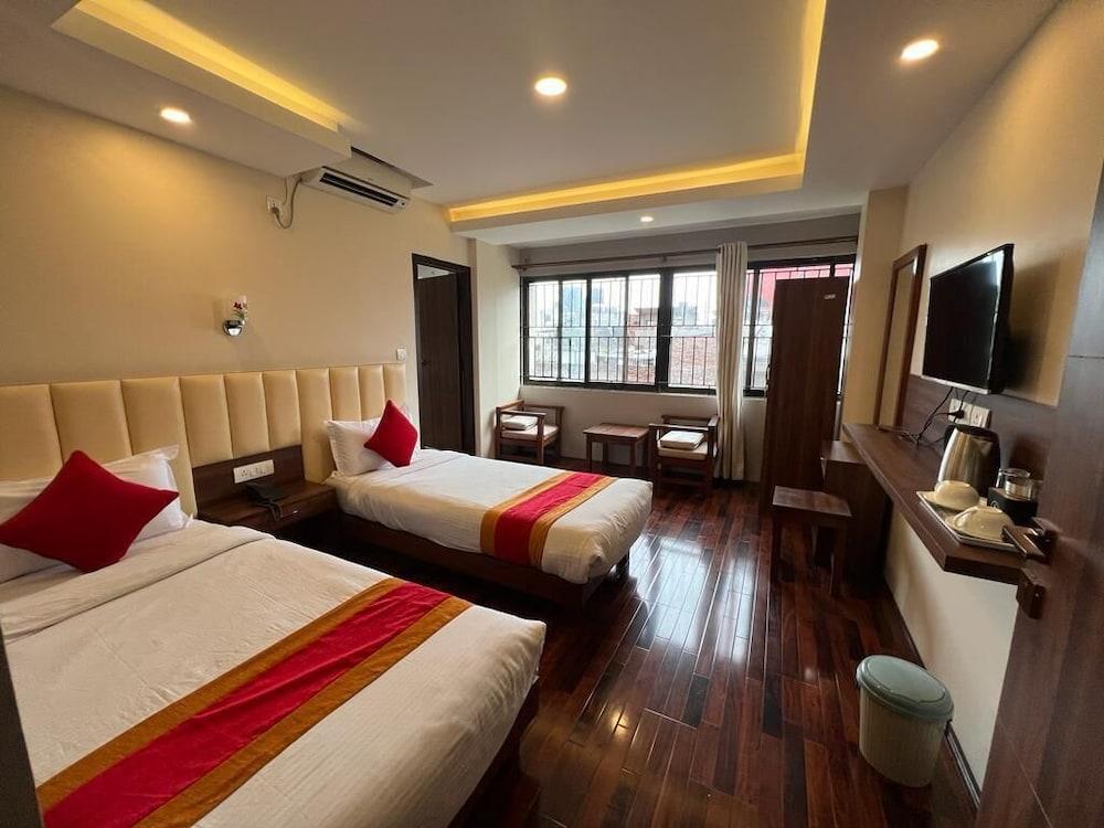 Redstone Regency Hotel - Tap to explore photos