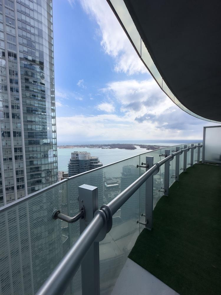 Luxury 2 Bedroom Lakeview - Tap to explore photos