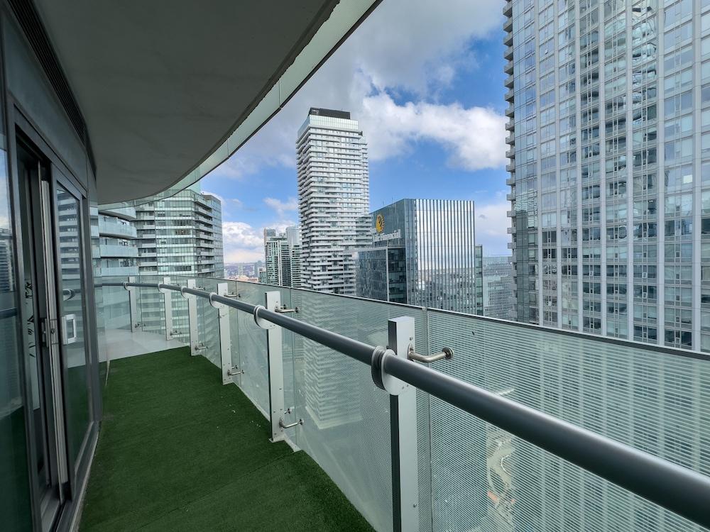 Luxury 2 Bedroom Lakeview - Tap to explore photos