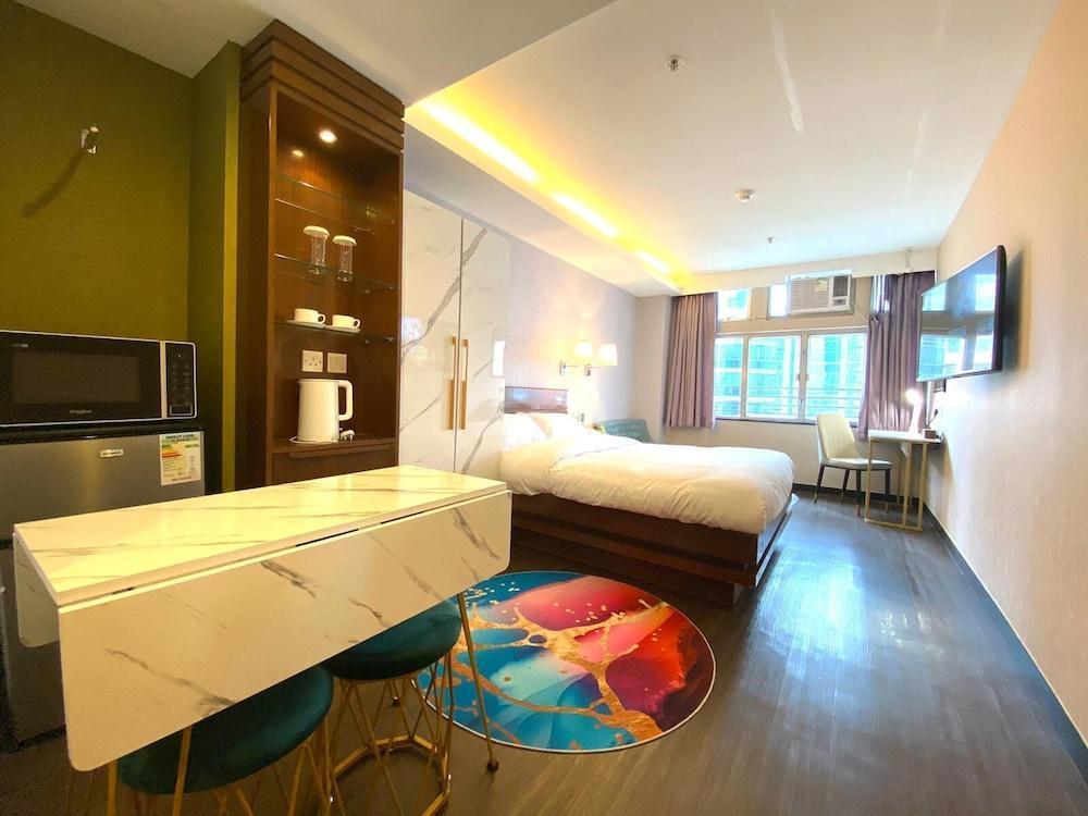 Sunny Day Hotel Room Type - Deluxe Room