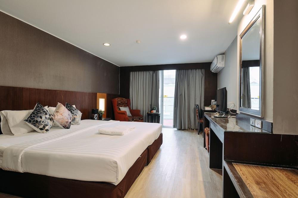 Tori Crown Hotel Room Type - Deluxe Triple Room