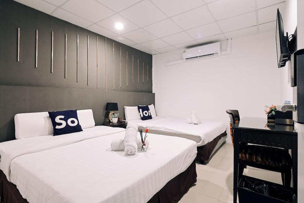 Tori Crown Hotel Room Type - Family Shared Bathroom