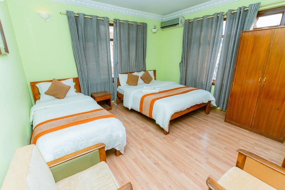 Cloud 9 Garden Room Type - Deluxe Twin Room