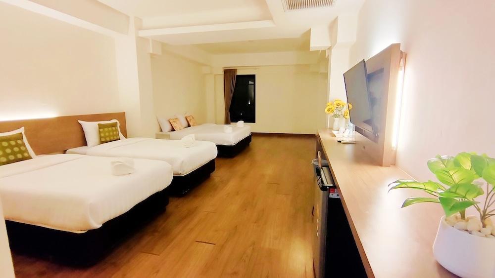 View Dee BKK Airport Residence Room Type - Family Quadruple Room, Multiple Beds, Non Smoking, Park View