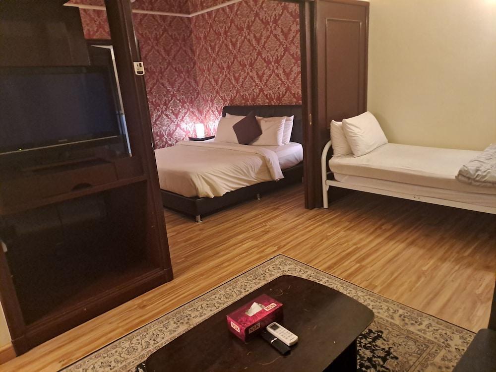 tourism Service Suites At Times Square Room Type - Superior Apartment
