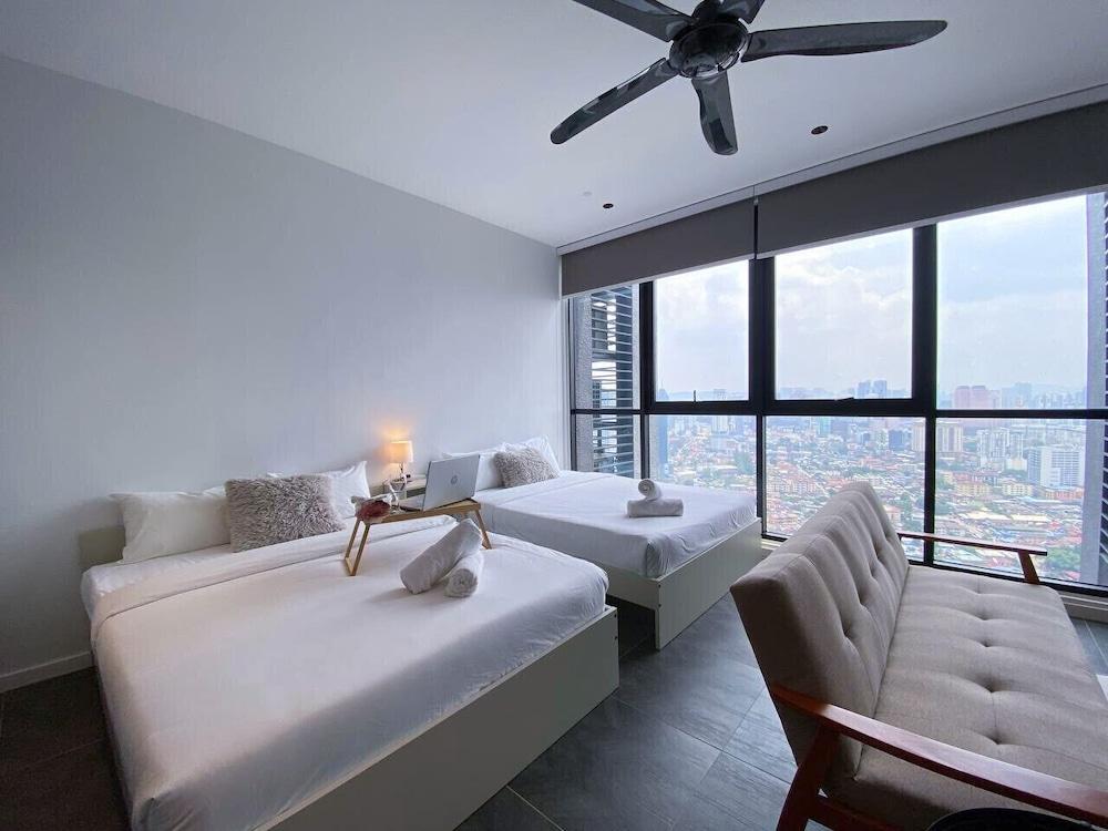 High Floor KL View Scarletz Suite - Tap to explore photos