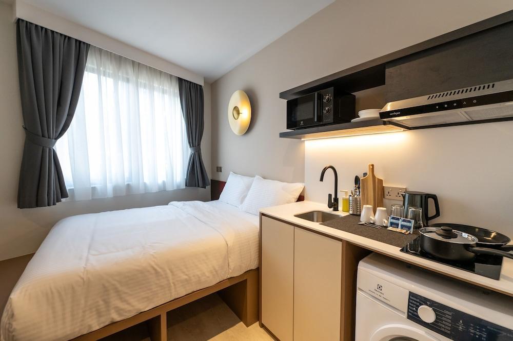 Hmlet Essentials Novena Room Type - Urban Studio, 1 Queen Bed