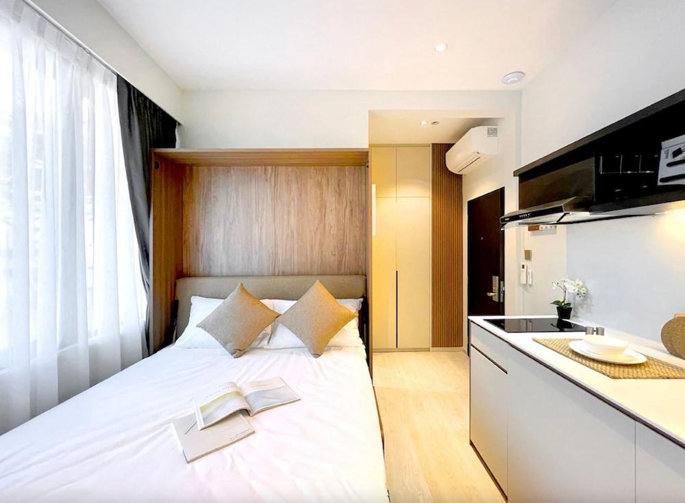 Hmlet Essentials Novena Room Type - Premier Studio, 1 Queen Bed
