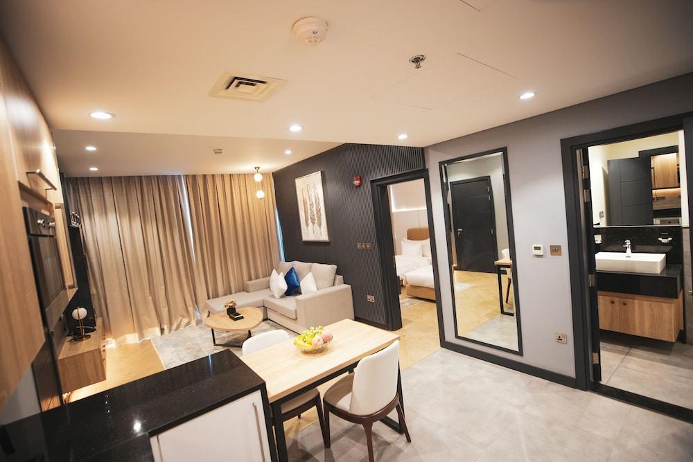 Royal Mansoura Residence Hotel Room Type - Deluxe Apartment, 1 King Bed, City View