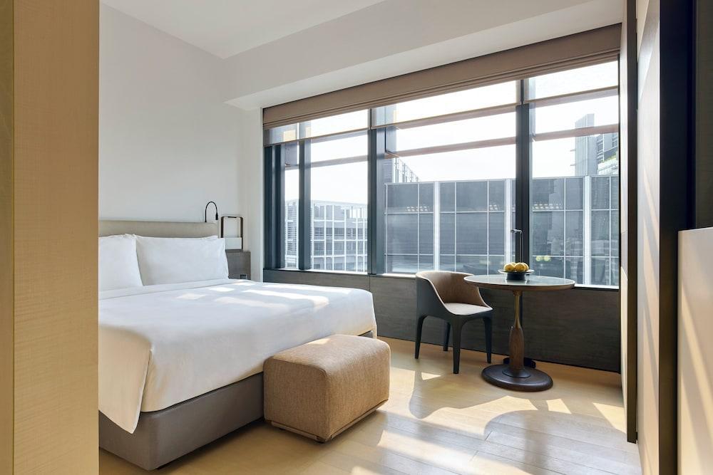COMO Metropolitan Singapore Room Type - Cairnhill Twin Accessible ( Complimentary daily-replenished minibar and snacks)