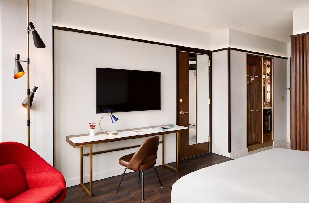 TWA Hotel at JFK Airport Room Type - Deluxe Room, 1 King Bed, Accessible
