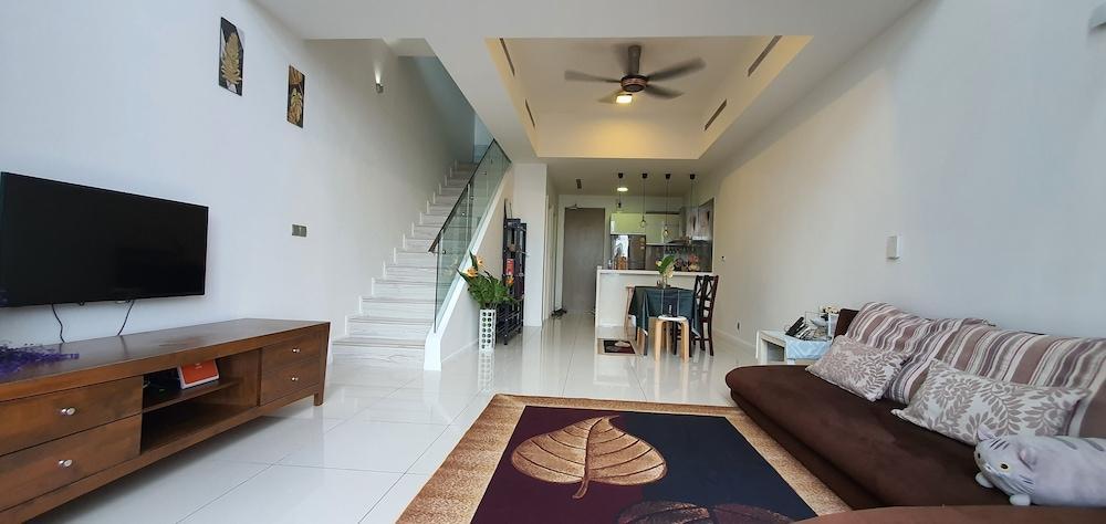 MCity Infinity pool KLCC Room Type - Grand Duplex, Multiple Beds, Refrigerator & Microwave, Lake View