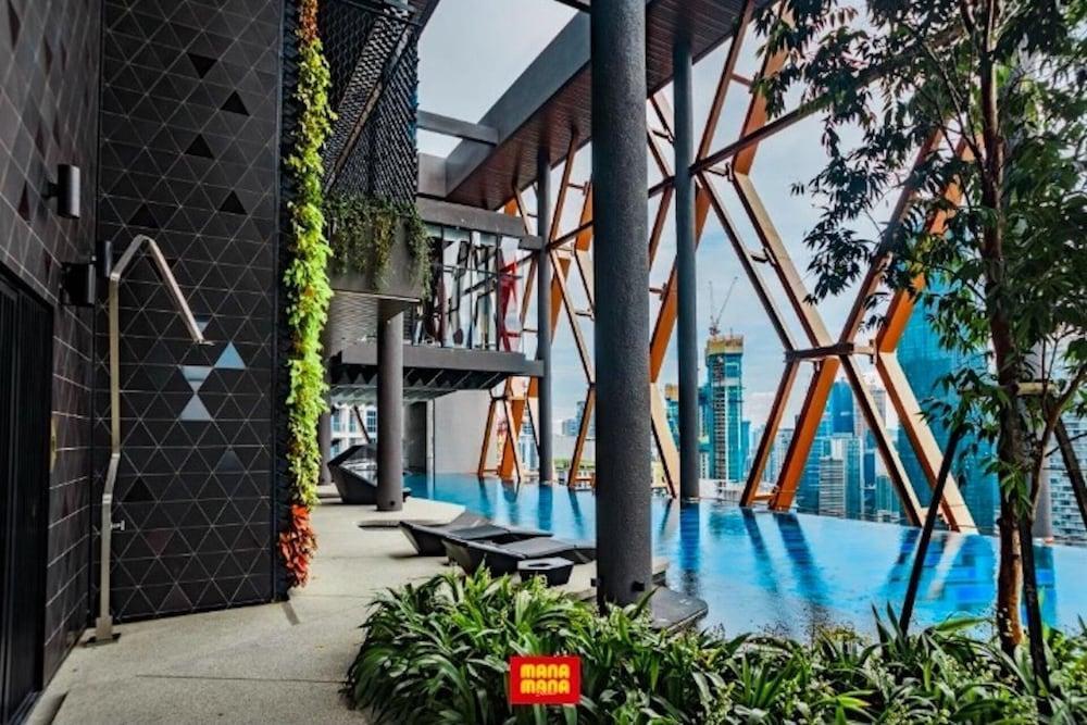Mana-Mana Suites at Scarletz KLCC - Tap to explore photos