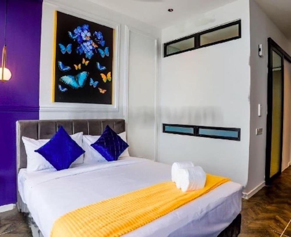 Scarletz Suites KLCC by Ango Room Type - Ruby Queen Studio