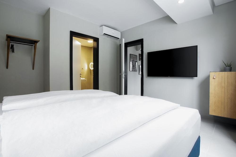 Nordic Hotel Lagos Room Type - Luxury Suite, 1 King Bed