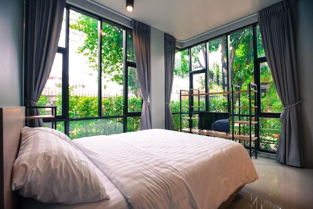Bed Garden 26 Room Type - Deluxe Queen Room