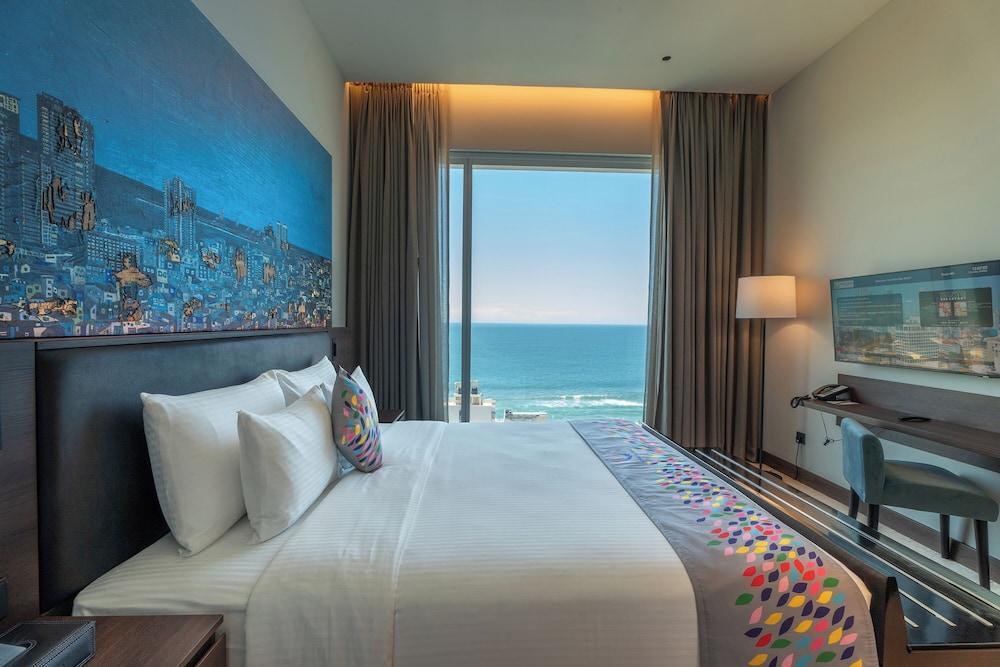 Sofia Colombo City Hotel Room Type - Deluxe King Room with Sea View
