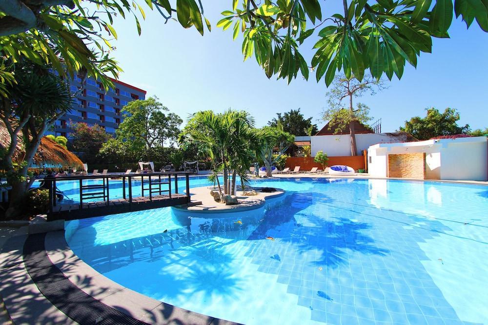 Coco Beach Hotel Jomtien Pattaya - Tap to explore photos