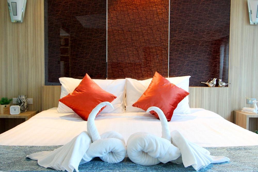 Coco Beach Hotel Jomtien Pattaya - Tap to explore photos