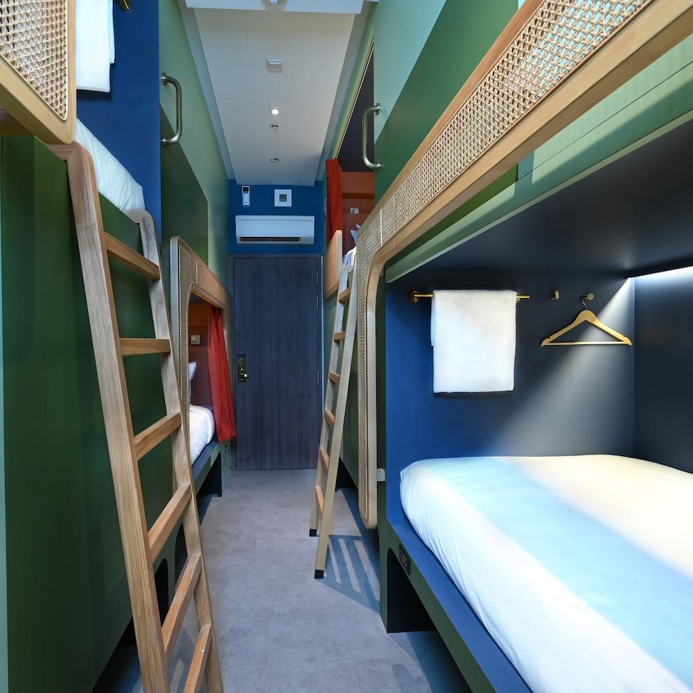 Dream Chaser Boutique Capsule Hotel Room Type - Male bunk bed with shared bathroom