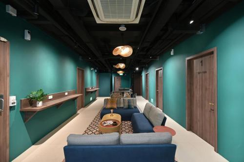 Dream Chaser Boutique Capsule Hotel - Tap to explore photos